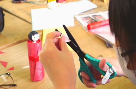 「ひな人形工作体験教室レポート｜東大阪のものづくりキャリア教育【松よし人形×小学校】in 2025