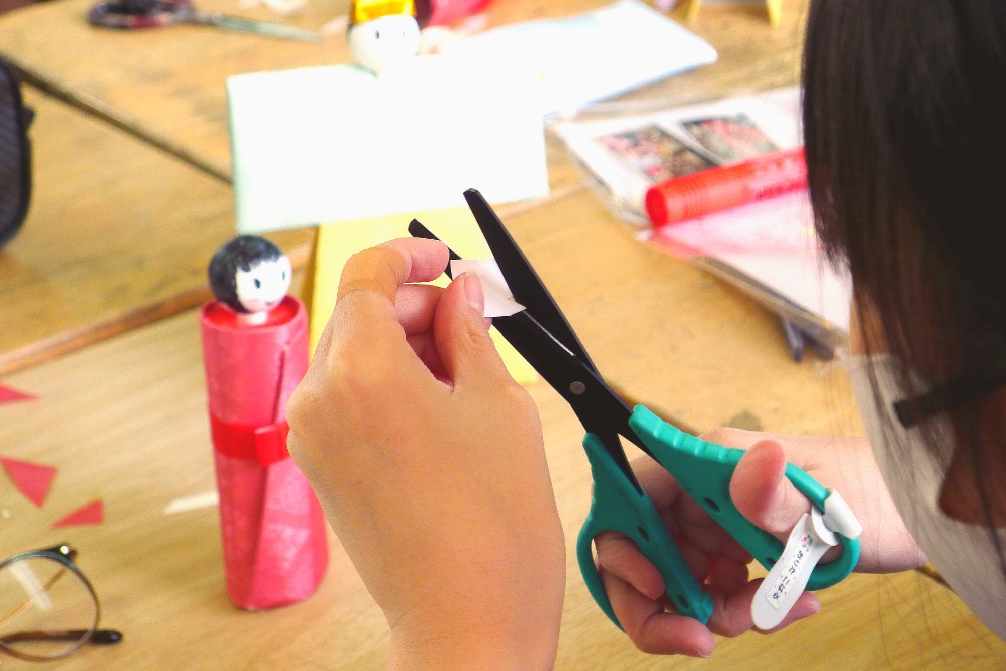 「ひな人形工作体験教室レポート｜東大阪のものづくりキャリア教育【松よし人形×小学校】in 2025